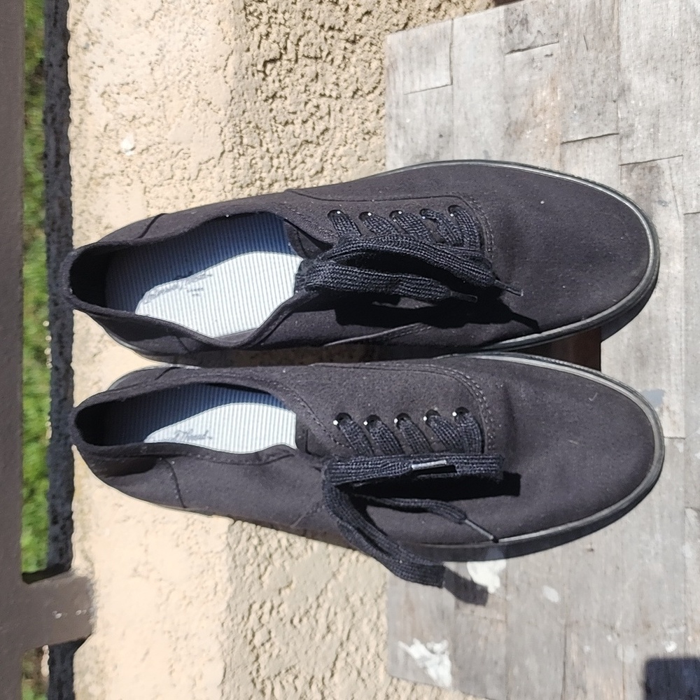 Universal Thread Canvas Sneakers Black Size 10